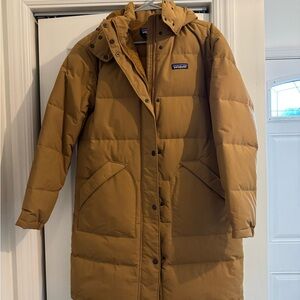 Patagonia Women’s Downdrift Parka size Medium Like New